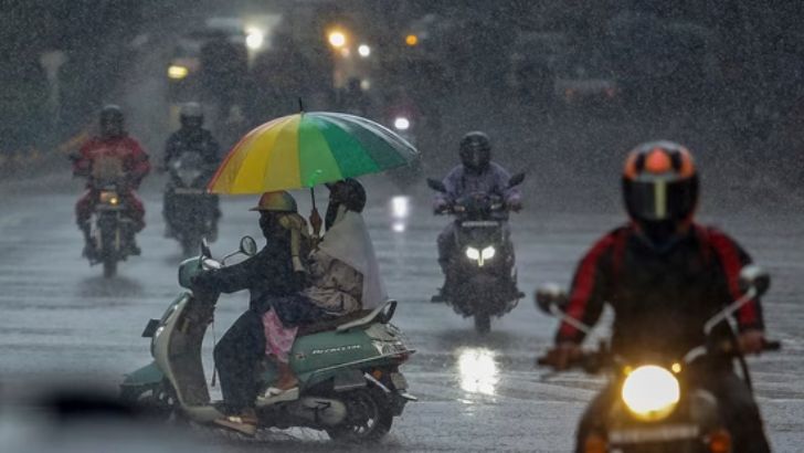 https://salarnews.in/public/uploads/images/newsimages/maannewsimage28082025_130038_Bengaluru Rain.jpg